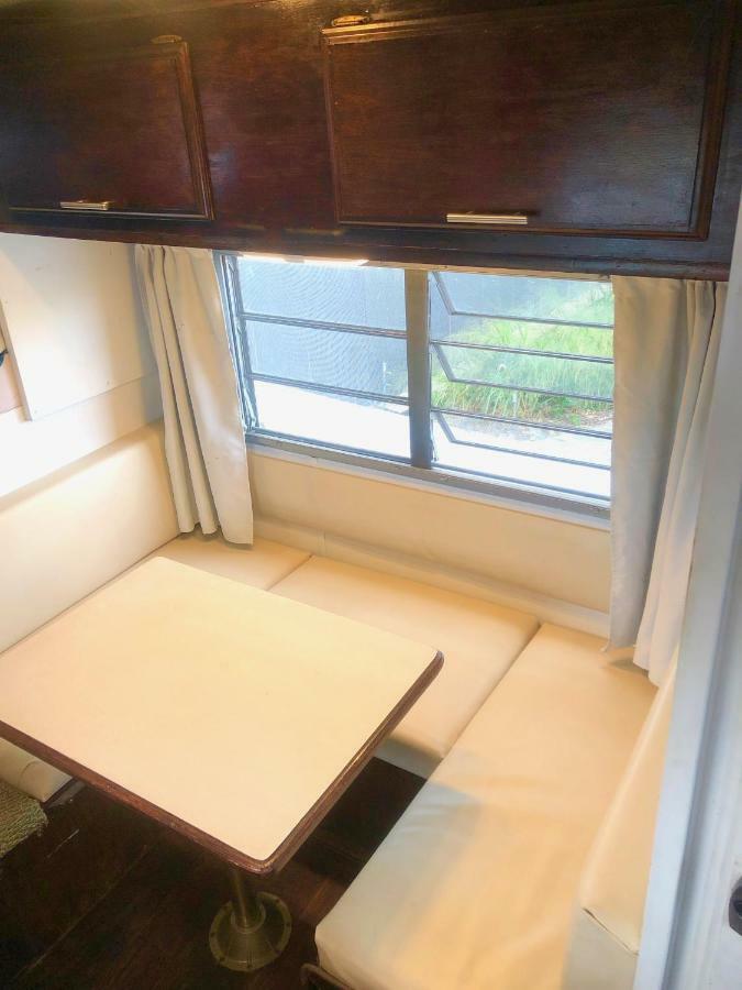 Comfortable Town House Sleeps 6 Camping *
